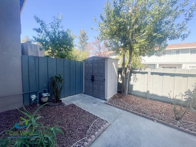 Foto del edificio - $3495 - Remodeled 3 bed 1.5 bath near Cupe...