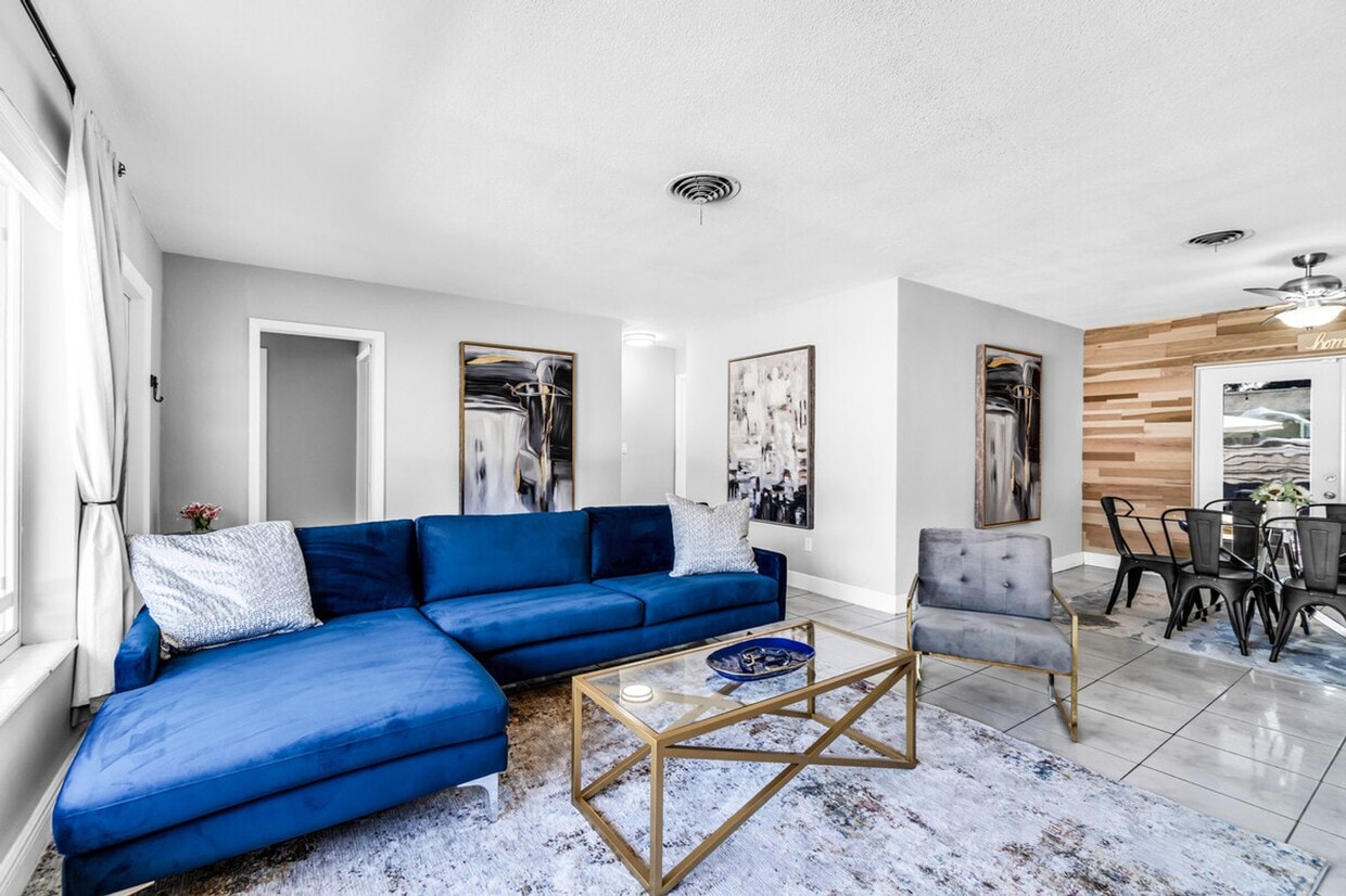 Foto principal - 16025 NE 5th Ave
