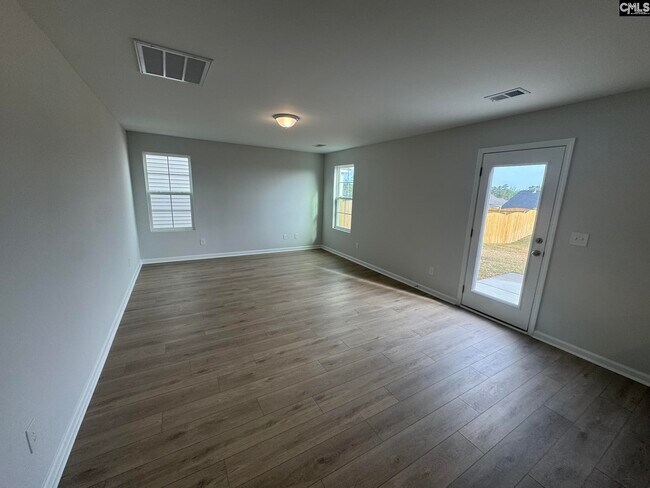 Building Photo - 3055 Hallsdale Dr