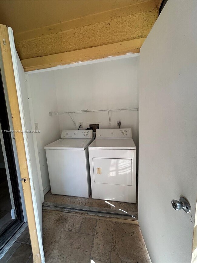 Building Photo - 10501 SW 155th Ct