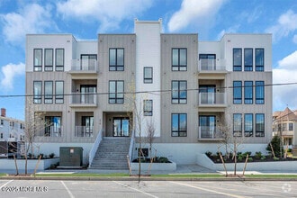 Building Photo - 218 3rd Ave