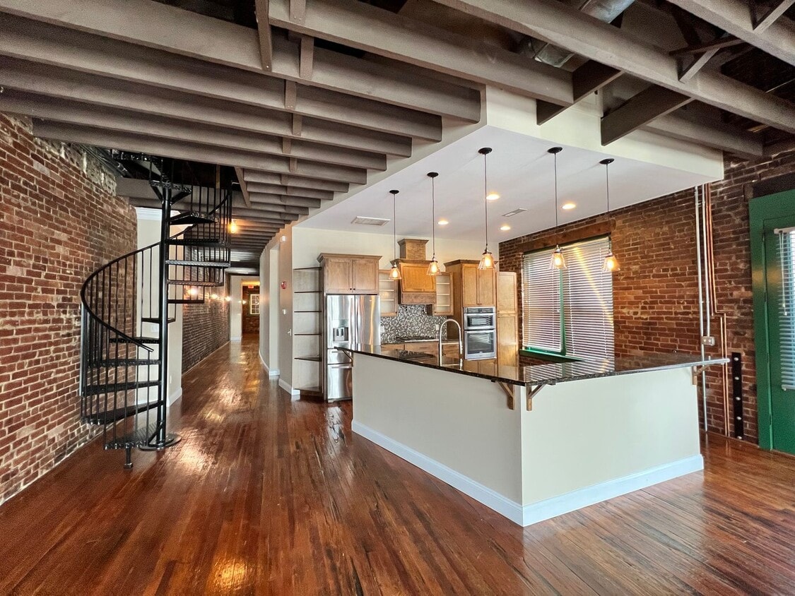 Conveniently located downtown - Conveniently located downtown