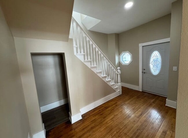 Building Photo - Newly Updated 5-Bedroom, 2-Bath Home – Spacious, Modern & Move-In Ready!