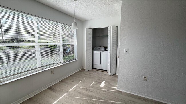 Building Photo - 13060 Vista Isles Dr