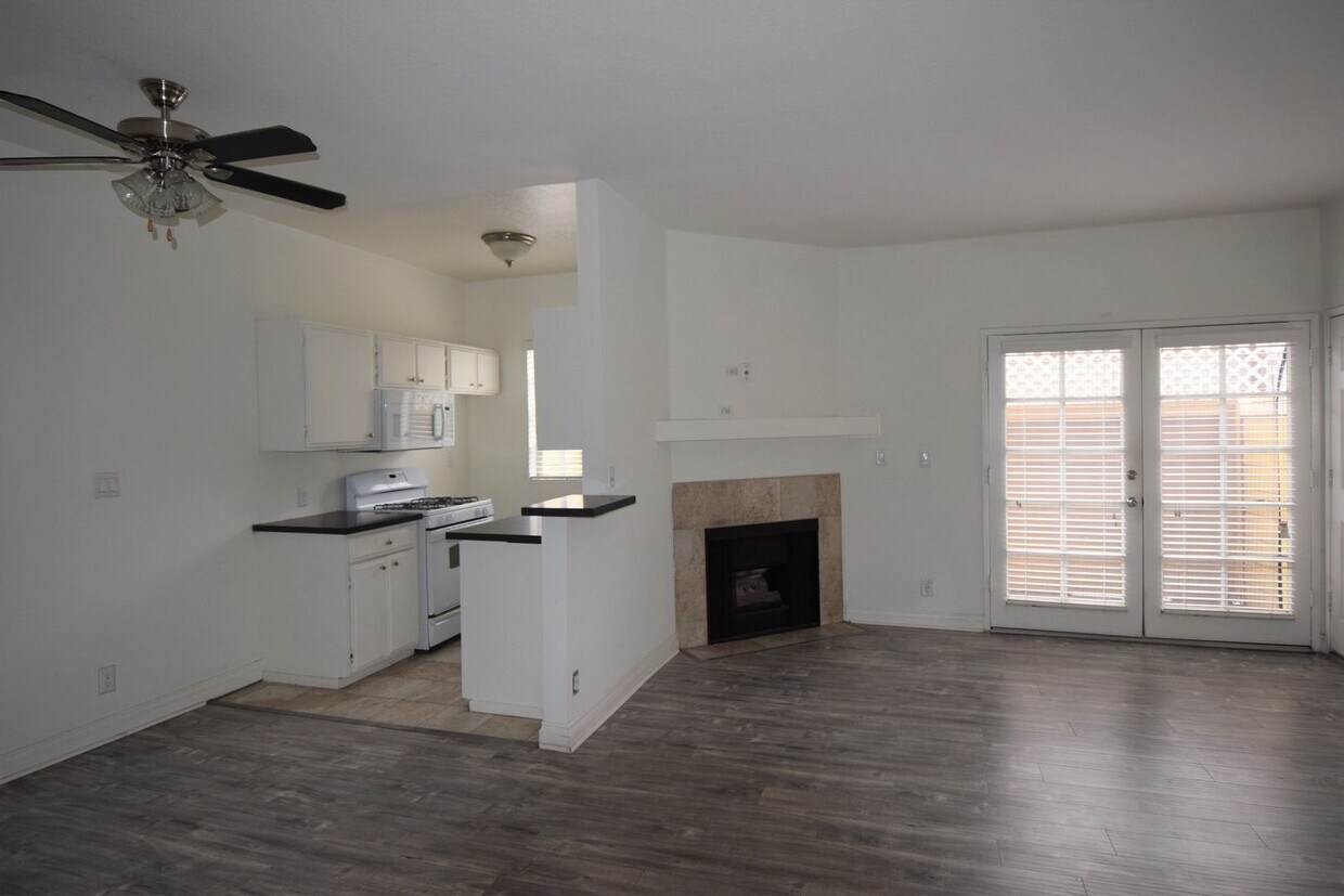 Foto principal - 12150 Oxnard St