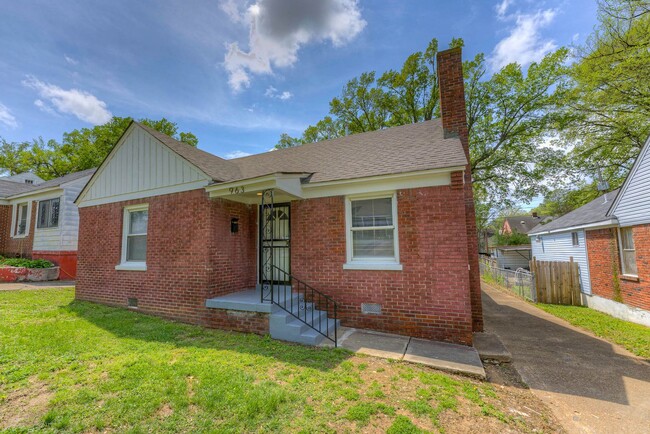 Building Photo - **Memorial Day Special** 1/2 off first mon...