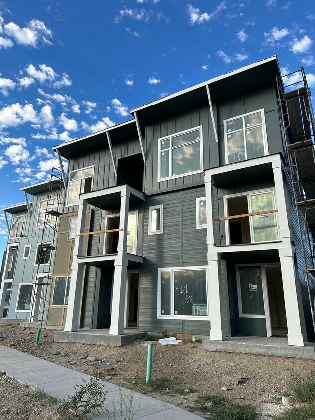 Foto principal - 522 E Heron Park St