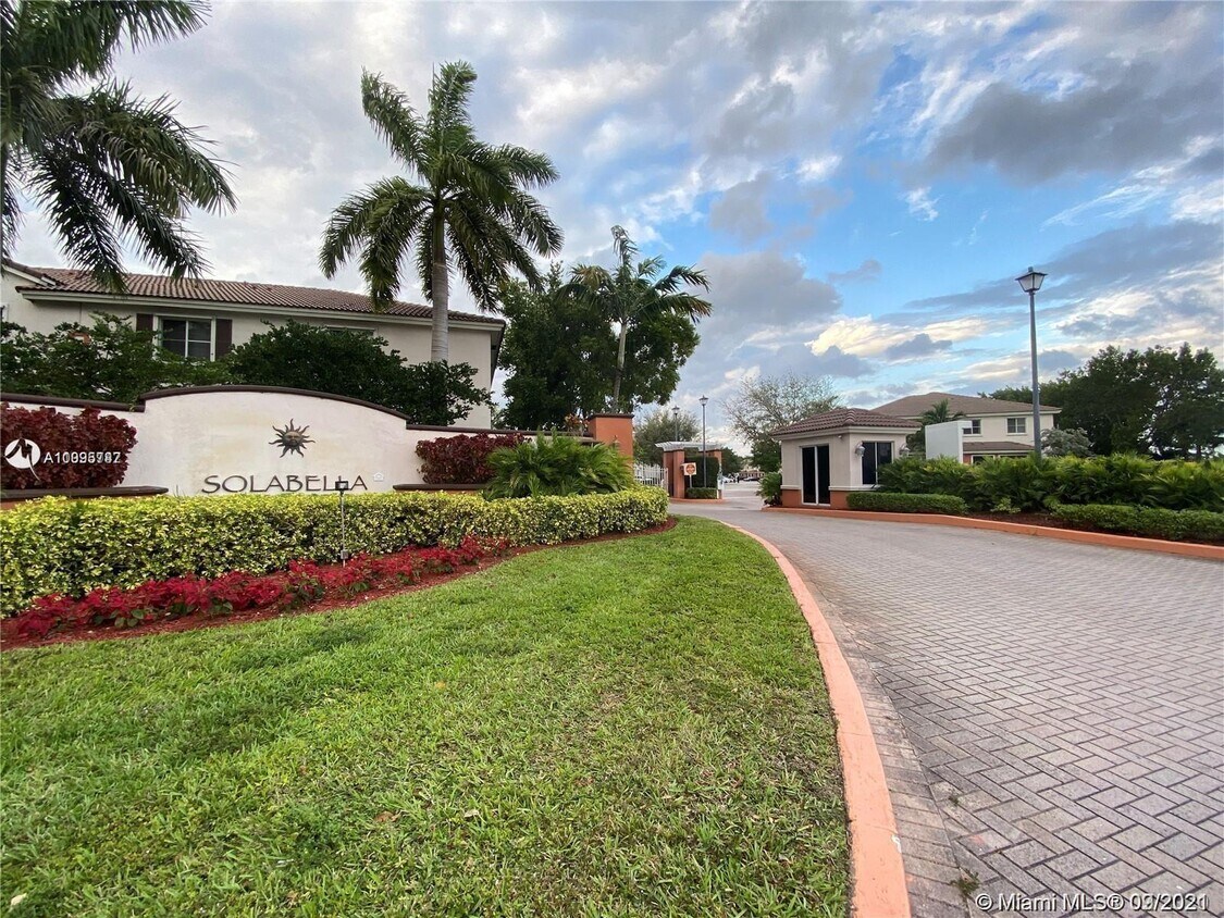 Foto principal - 17385 NW 7th Ave