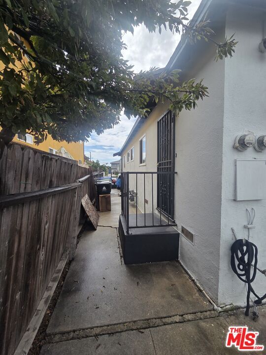 Foto del edificio - 1515 1/2 W 85th St