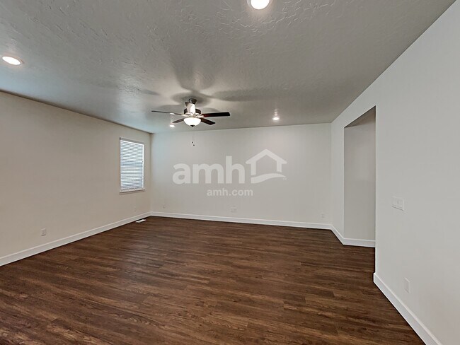Building Photo - 814 North Henry Lane