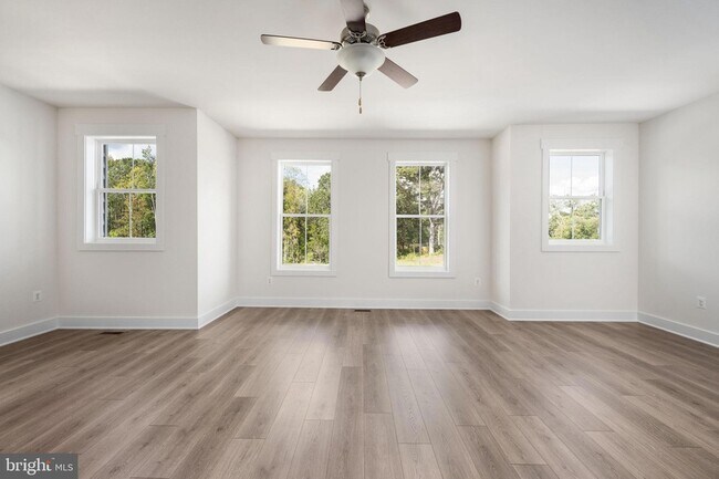 Foto del edificio - 354 Evermore Ln