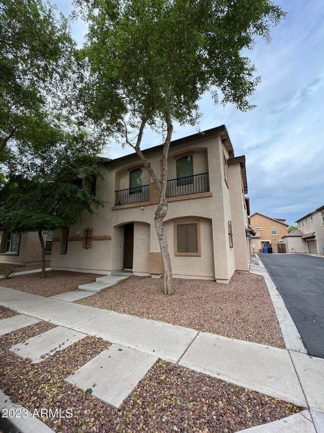 Foto del edificio - 3 bedroom 2 bath home in the desirable Higley Park community.