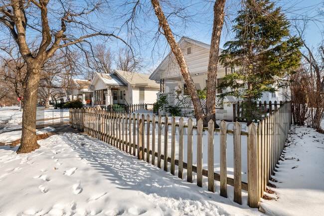 Building Photo - 410 S Estelle St