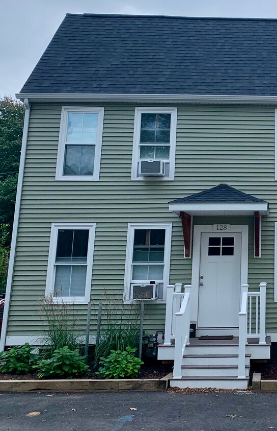 128 Pine St, Portsmouth, NH 03801 - House for Rent in Portsmouth, NH