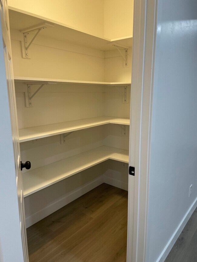 Large pantry - 8557 N Tiffany Ln