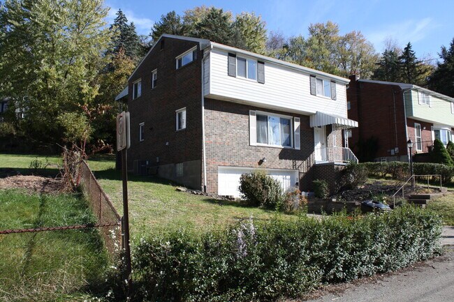 Building Photo - 2 Sunnyside Drive