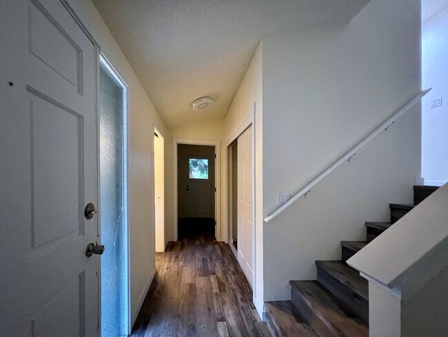 Foto del edificio - Marine Hills - Interior completely remodel...