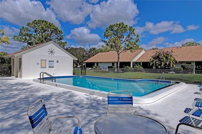 Foto del edificio - 5256 Myrtle Wood