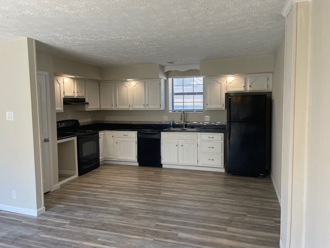 Kitchen - 8911 Fox Lonas Rd