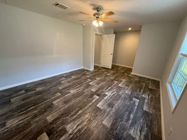 Building Photo - BEAUTIFUL +55 HOA COMMUNITY