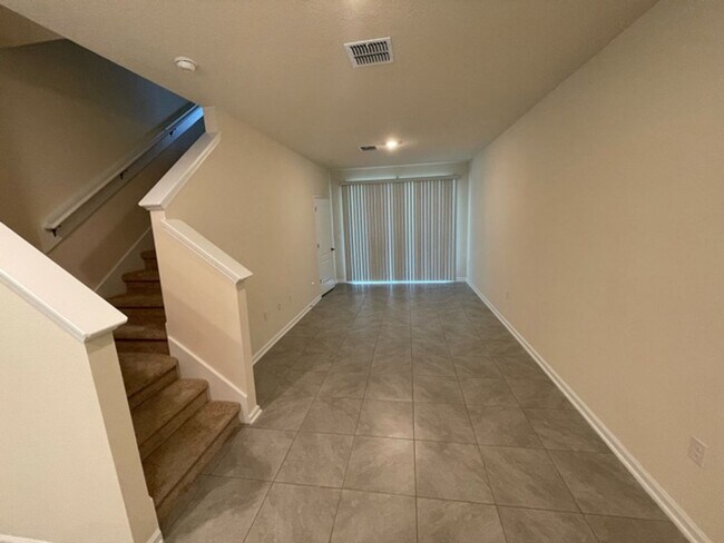 Foto del edificio - 2 Bed- 3 Bath Townhouse Located at Deer Run!  D.R. Horton Townhome Community