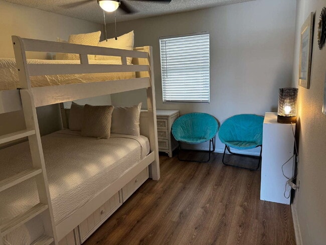 Building Photo - "Coastal Comfort Awaits: Spacious 2-Bed, 2...