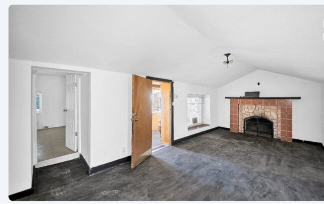 Building Photo - 82481 Valencia Ave