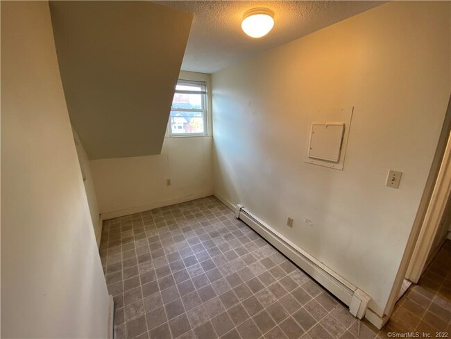 Building Photo - 98 Howe St