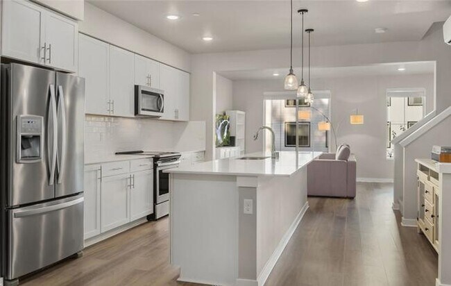 Foto del edificio - Newer Construction 3-Bedroom Home with Smart Features, Tandem Garage & Community Amenities