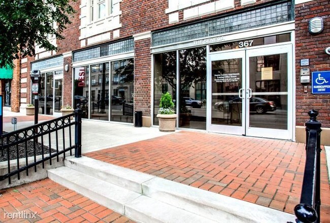 Building Photo - 367 E Broad St