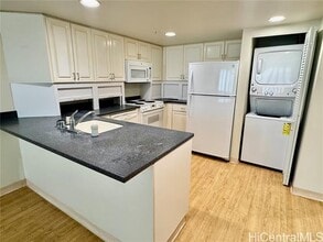 Building Photo - 1314 Kalakaua Ave