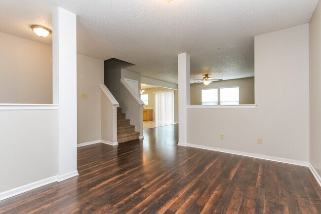 Foto del edificio - 5692 N Jefferson Dr