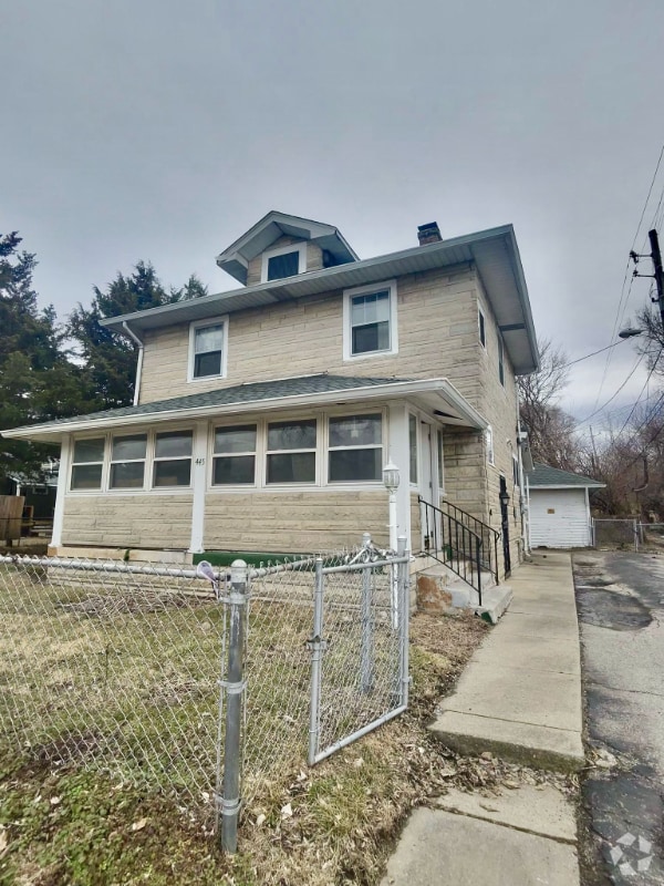 Building Photo - 445 W 25th St