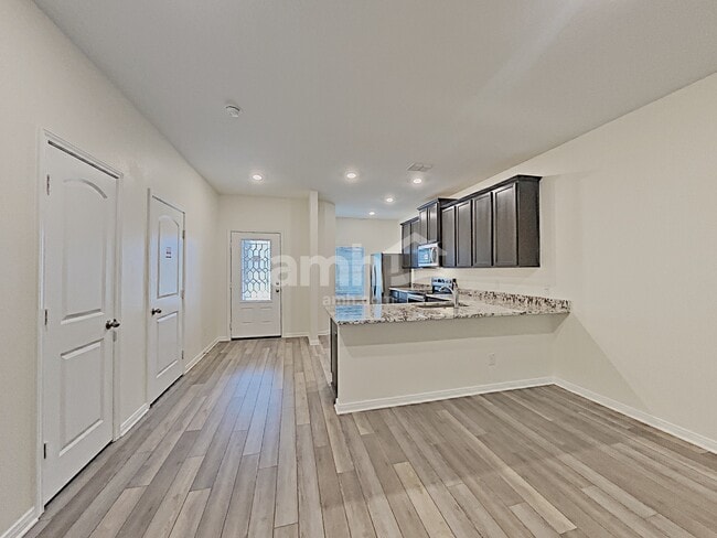 Building Photo - 7917 Cactus Plum Dr