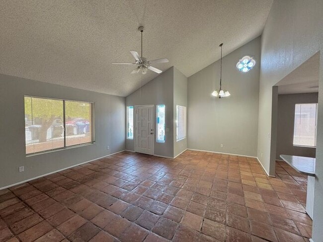Foto del edificio - 3 BR 2BA RECENTLY- REMODLED AND GREAT LOCA...
