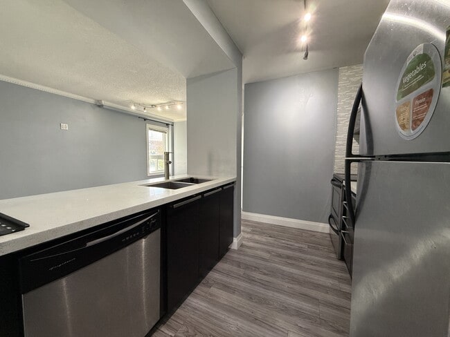 Building Photo - 1484 Torrington Dr