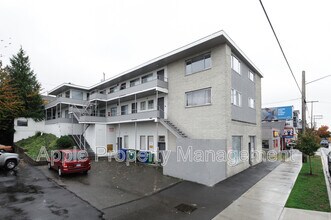 Building Photo - 9244 Greenwood Ave N
