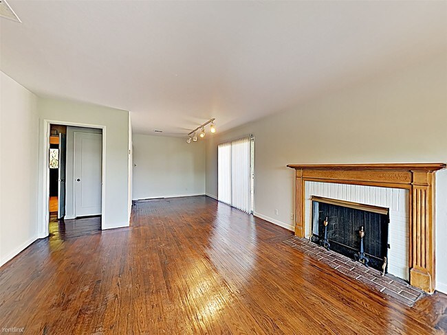 Building Photo - 3 br, 1 bath House - 1034 Middlefield Rd