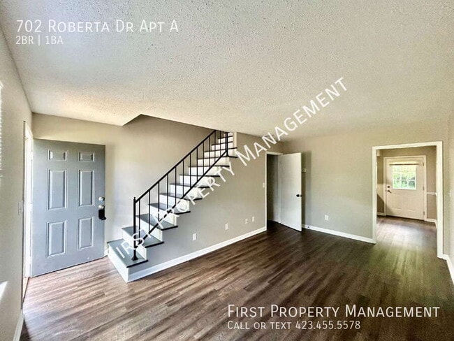 Building Photo - 702 Roberta Dr