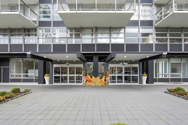 Foto del edificio - 6050 JFK Blvd E