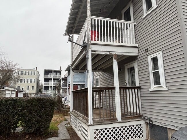 Building Photo - 103 Barnes Ave