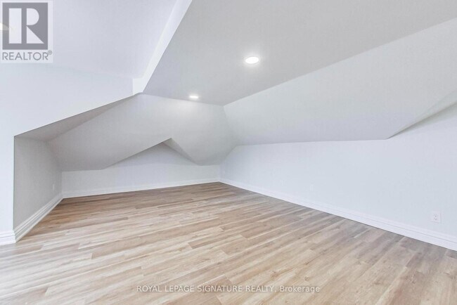 Photo du bâtiment - 102 West Avenue S