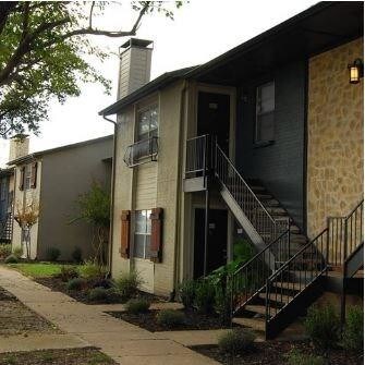 Building Photo - 1325 Tennis Dr