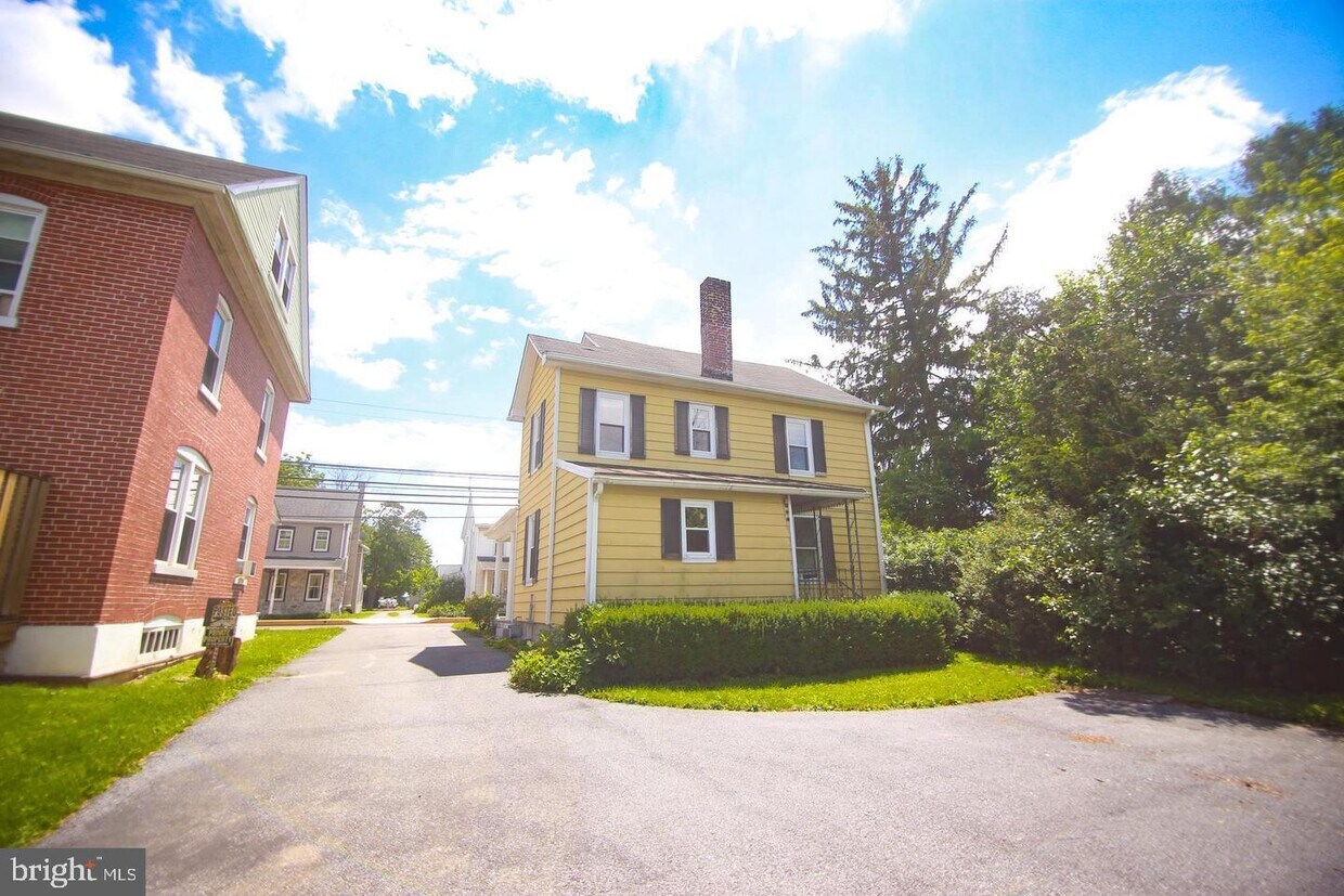 261 W Main St, New Holland, PA 17557 House Rental in New Holland, PA