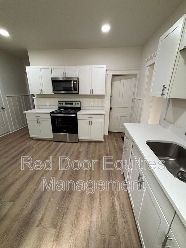 Building Photo - 1207 N Columbus St