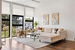 Foto del edificio - 1322 E 12th St