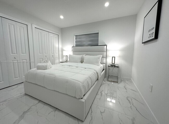 Foto del edificio - 2490-2492 NW 44th St