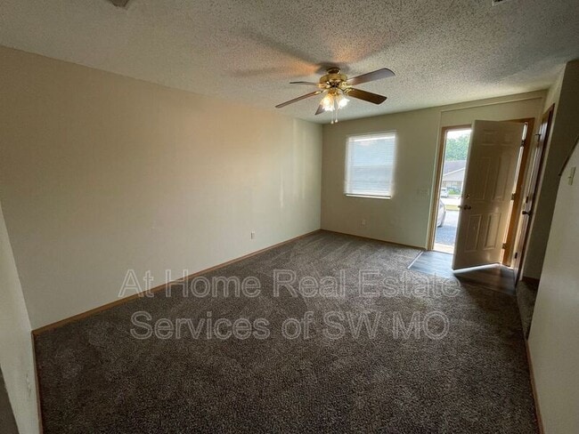 Building Photo - 1157 W Hall St