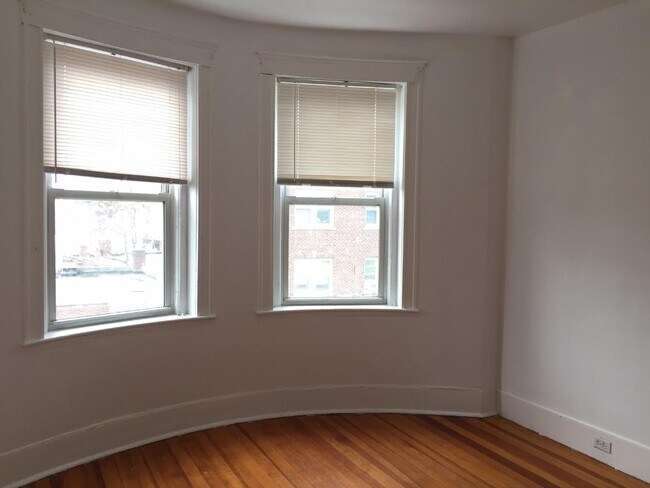 Foto del edificio - 10 Chestnut Hill Ave