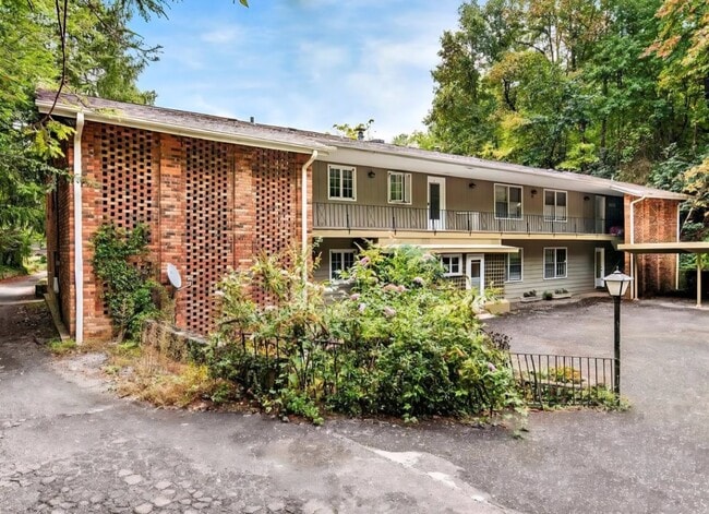 Building Photo - 129 Westwood Dr